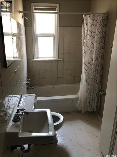 2314 Lorne Street, Regina, SK - Indoor Photo Showing Bathroom