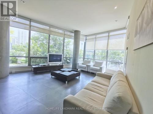 101 - 5 Mariner Terrace, Toronto, ON - Indoor Photo Showing Living Room