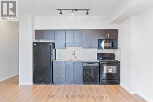 2501 - 30 Herons Hill Way, Toronto, ON - Indoor Photo Showing Kitchen