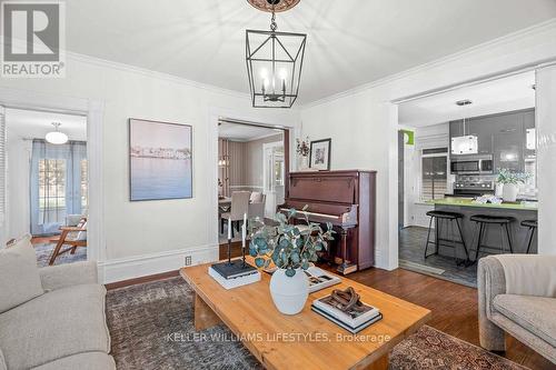 212 Warwick Street, Warwick (Watford), ON - Indoor Photo Showing Living Room