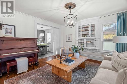 212 Warwick Street, Warwick (Watford), ON - Indoor Photo Showing Living Room