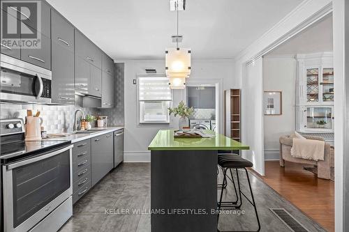 212 Warwick Street, Warwick (Watford), ON - Indoor Photo Showing Kitchen With Upgraded Kitchen