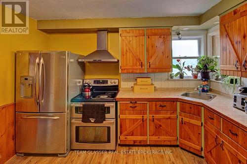 1656 Moffatt Avenue, London, ON - Indoor Photo Showing Kitchen