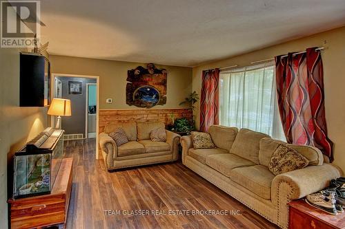 1656 Moffatt Avenue, London, ON - Indoor Photo Showing Living Room