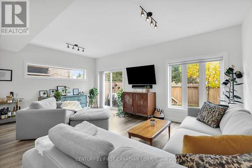 20 - 2491 Tokala Trail, London, ON - Indoor Photo Showing Living Room