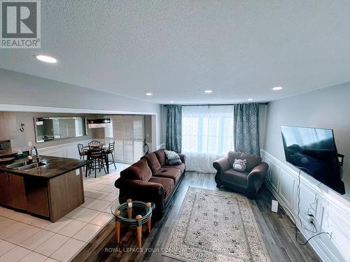 1140 Duignan Crescent, Milton, ON - Indoor Photo Showing Living Room