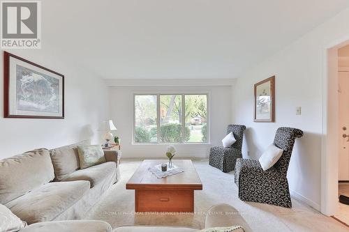 981 Valdese Drive, Mississauga, ON - Indoor Photo Showing Living Room