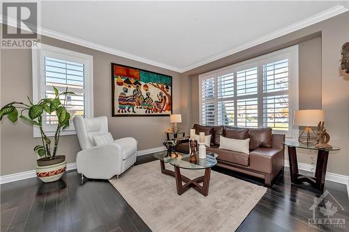 700 Beaudelaire Drive, Ottawa, ON - Indoor Photo Showing Living Room