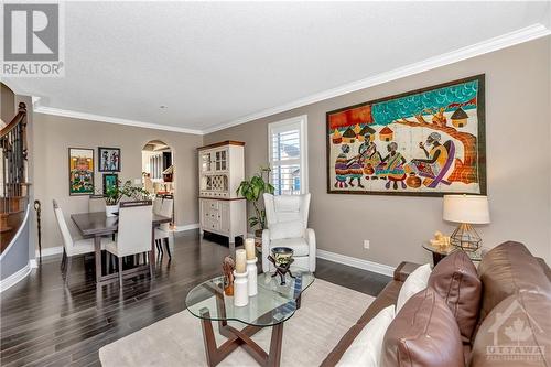 700 Beaudelaire Drive, Ottawa, ON - Indoor Photo Showing Living Room