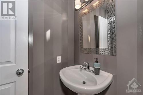 700 Beaudelaire Drive, Ottawa, ON - Indoor Photo Showing Bathroom