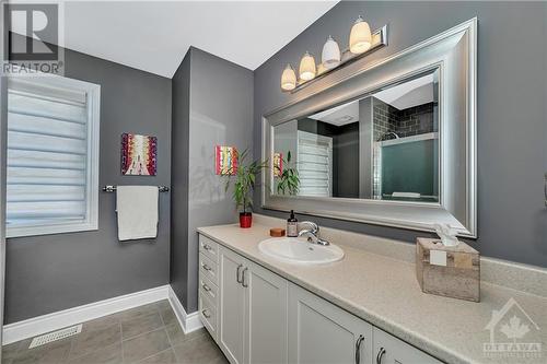 700 Beaudelaire Drive, Ottawa, ON - Indoor Photo Showing Bathroom