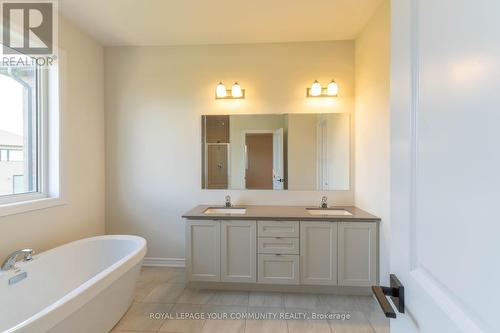 43 Tweedhill Avenue, Caledon, ON - Indoor Photo Showing Bathroom