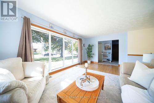 69 Elm Street, Haldimand, ON - Indoor Photo Showing Living Room