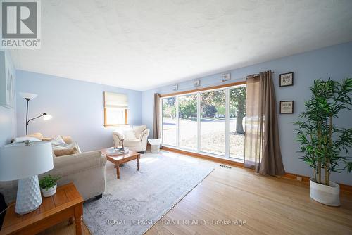 69 Elm Street, Haldimand, ON - Indoor Photo Showing Living Room