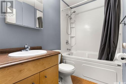 1826 Dewdney Avenue E, Regina, SK - Indoor Photo Showing Bathroom