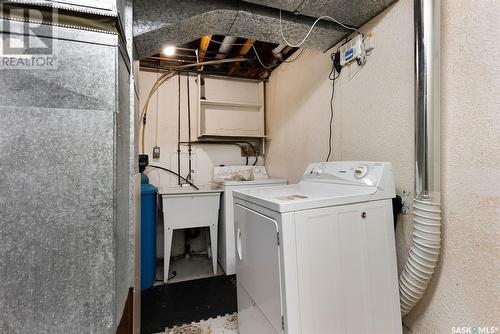 1826 Dewdney Avenue E, Regina, SK - Indoor Photo Showing Laundry Room