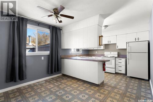 1826 Dewdney Avenue E, Regina, SK - Indoor Photo Showing Kitchen