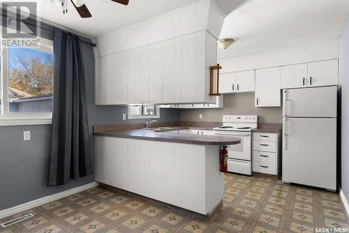 1826 Dewdney Avenue E, Regina, SK - Indoor Photo Showing Kitchen With Double Sink