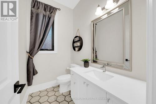 64 Deerhaven Crescent, Vaughan, ON - Indoor Photo Showing Bathroom