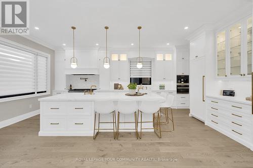 64 Deerhaven Crescent, Vaughan, ON - Indoor Photo Showing Kitchen With Upgraded Kitchen