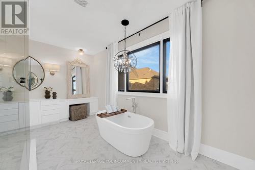 64 Deerhaven Crescent, Vaughan, ON - Indoor Photo Showing Bathroom