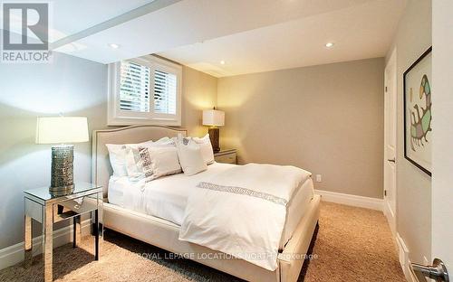 104 Hoggard Court, Blue Mountains, ON - Indoor Photo Showing Bedroom