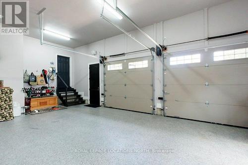 104 Hoggard Court, Blue Mountains, ON - Indoor Photo Showing Garage