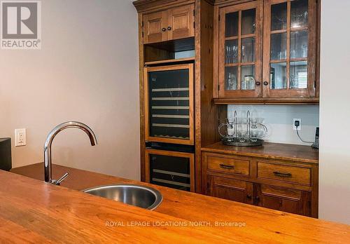 104 Hoggard Court, Blue Mountains, ON - Indoor Photo Showing Kitchen