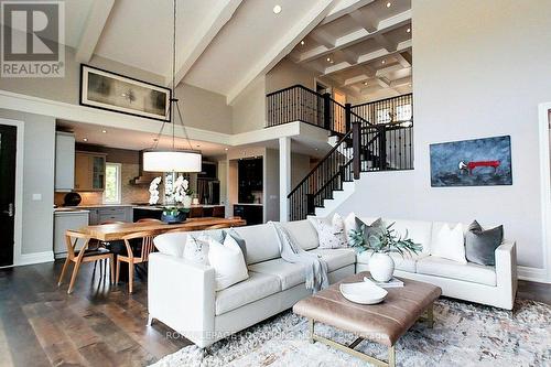 104 Hoggard Court, Blue Mountains, ON - Indoor Photo Showing Living Room