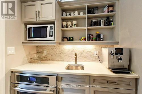 104 Hoggard Court, Blue Mountains, ON - Indoor Photo Showing Kitchen