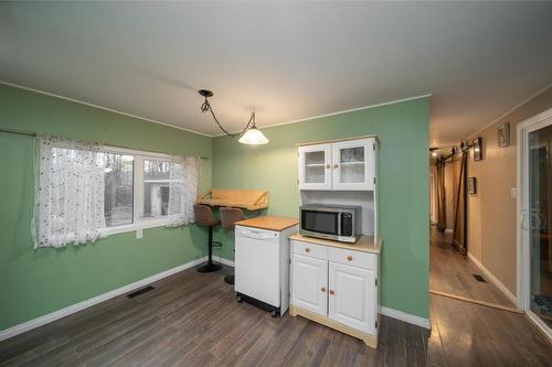 37 Gayet Drive, St Genevieve, MB - Indoor Photo Showing Kitchen