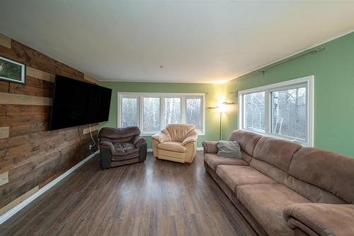 37 Gayet Drive, St Genevieve, MB - Indoor Photo Showing Living Room