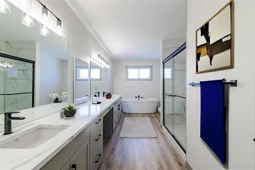 128 Cowley Street, Winnipeg, MB - Indoor Photo Showing Bathroom