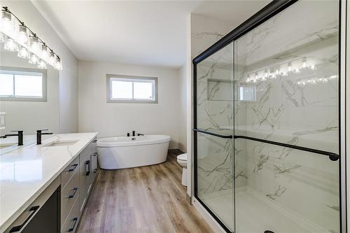 128 Cowley Street, Winnipeg, MB - Indoor Photo Showing Bathroom