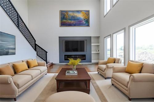 128 Cowley Street, Winnipeg, MB - Indoor Photo Showing Living Room