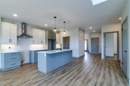 128 Cowley Street, Winnipeg, MB - Indoor Photo Showing Kitchen With Upgraded Kitchen