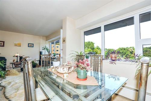 205 71 Roslyn Road, Winnipeg, MB - Indoor Photo Showing Dining Room