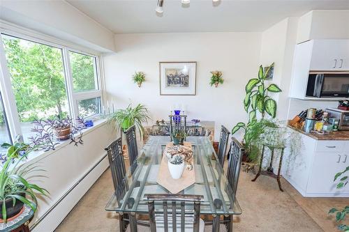 205 71 Roslyn Road, Winnipeg, MB - Indoor Photo Showing Dining Room