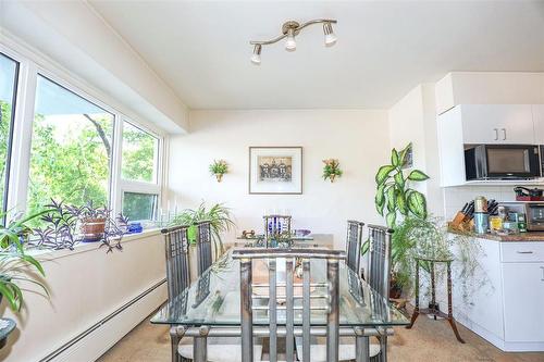 205 71 Roslyn Road, Winnipeg, MB - Indoor Photo Showing Dining Room