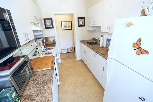 205 71 Roslyn Road, Winnipeg, MB - Indoor Photo Showing Kitchen