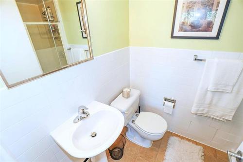 205 71 Roslyn Road, Winnipeg, MB - Indoor Photo Showing Bathroom