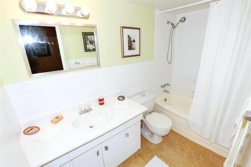 205 71 Roslyn Road, Winnipeg, MB - Indoor Photo Showing Bathroom