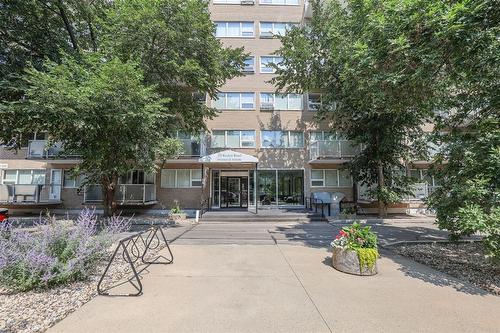 205 71 Roslyn Road, Winnipeg, MB - Outdoor With Balcony With Facade