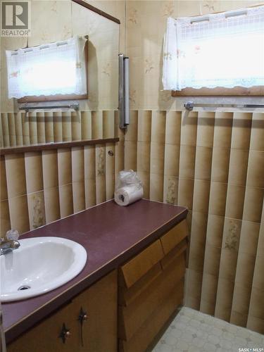 237 Jutland Street, Sceptre, SK - Indoor Photo Showing Bathroom