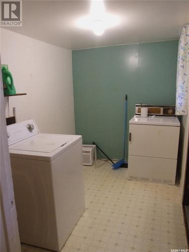 237 Jutland Street, Sceptre, SK - Indoor Photo Showing Laundry Room