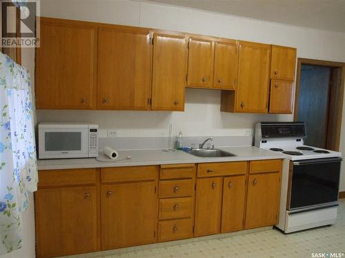 237 Jutland Street, Sceptre, SK - Indoor Photo Showing Kitchen