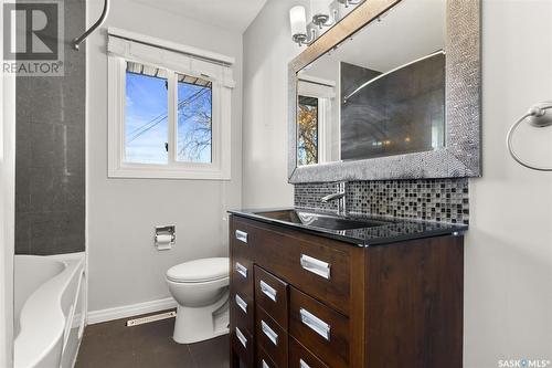 4012 Regina Avenue, Regina, SK - Indoor Photo Showing Bathroom