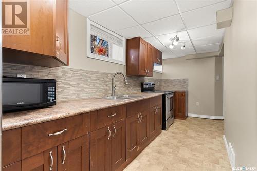 4012 Regina Avenue, Regina, SK - Indoor Photo Showing Kitchen With Double Sink