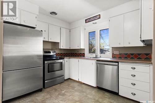 4012 Regina Avenue, Regina, SK - Indoor Photo Showing Kitchen