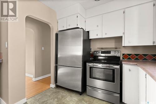 4012 Regina Avenue, Regina, SK - Indoor Photo Showing Kitchen